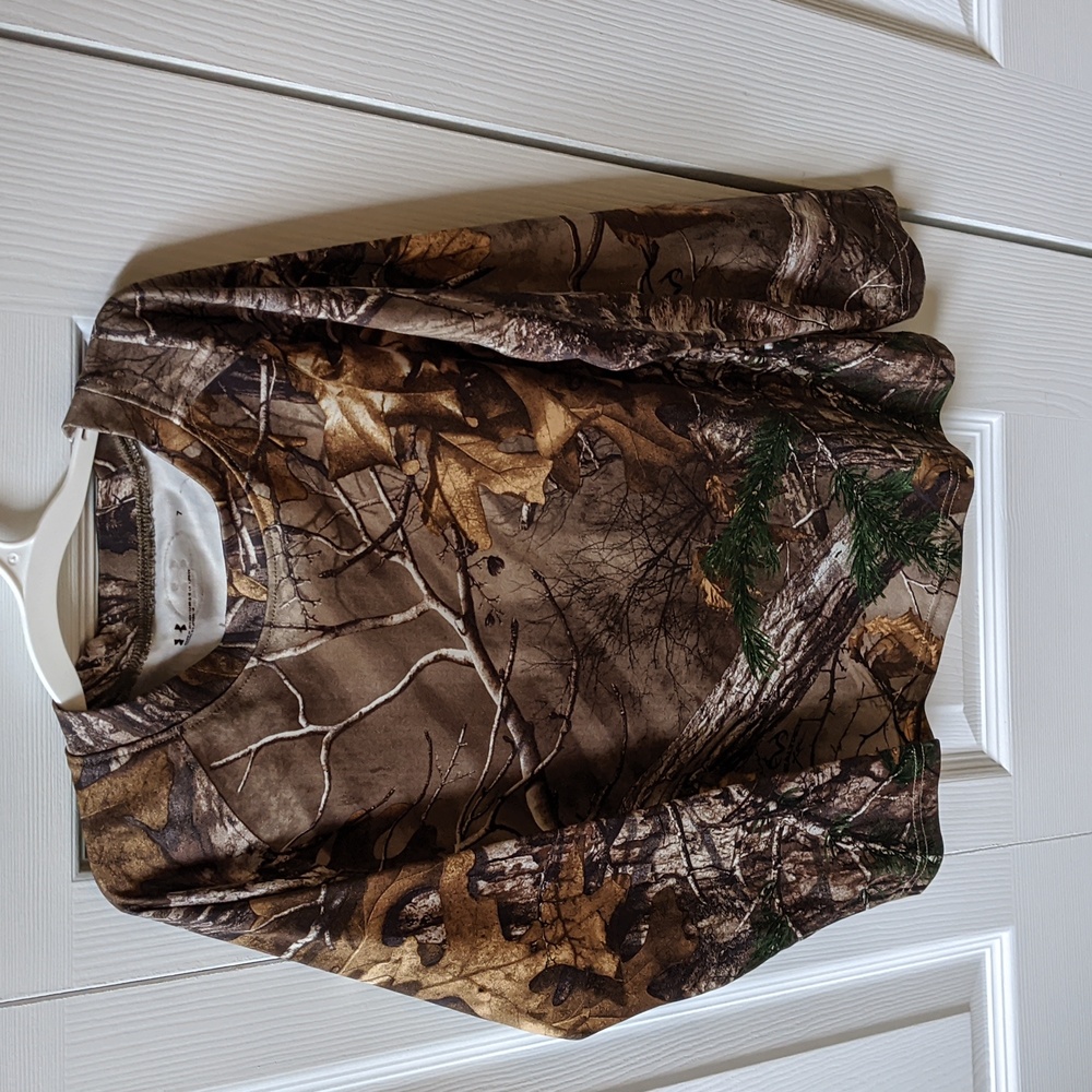 Under Armour boys size 7 "hunting" style long sleeve shirt